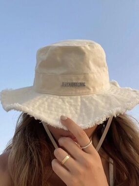 Jacquemus White Frayed Brim Bucket Hat